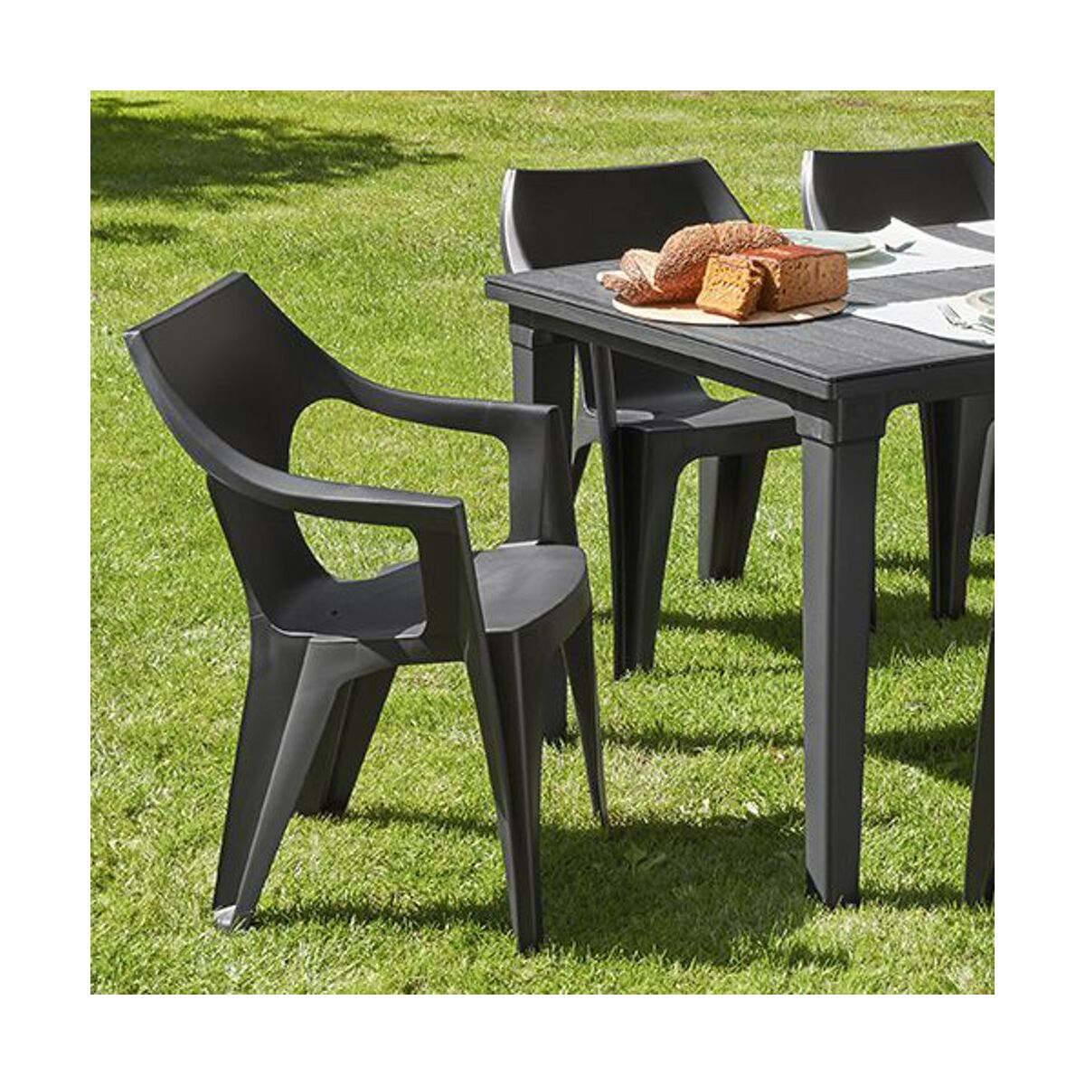Krzeslo Ogrodowe Dante Plastikowe Antracytowe Krzesla Fotele Lawki Ogrodowe W Atrakcyjnej Cenie W Sklepach Leroy Merlin