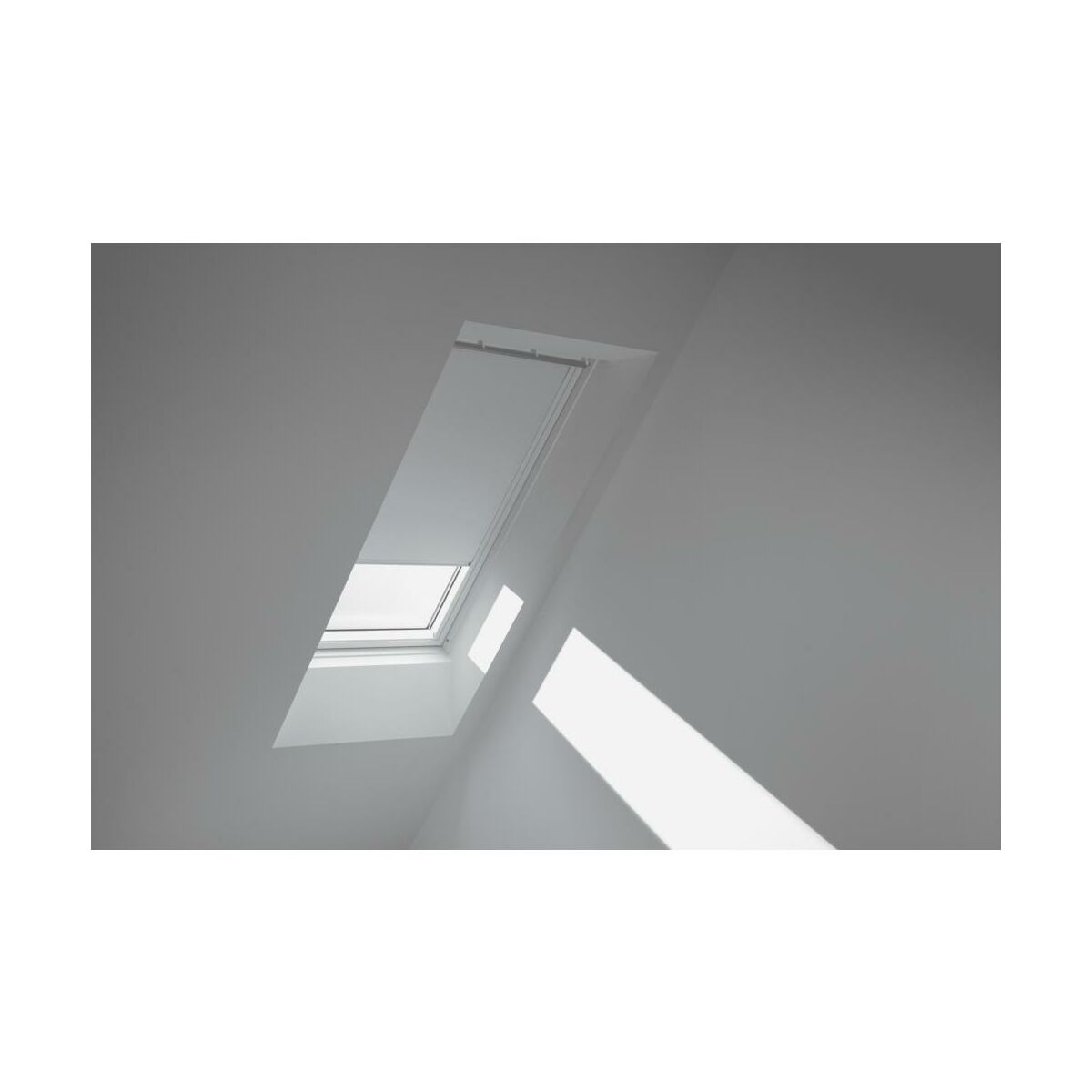 Roleta zaciemniająca do okna dachowego 78x118 cm błękitna z białą ramą Velux
